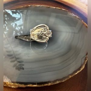 VINTAGE WM Rogers signed spoon ring. Size 8.